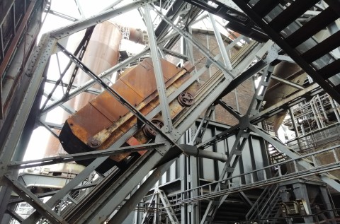 Einfach, schnell, digital: Abwicklung an den Self-Service-Terminals.  Einfach, schnell, digital: Abwicklung an den Self-Service-Terminals.