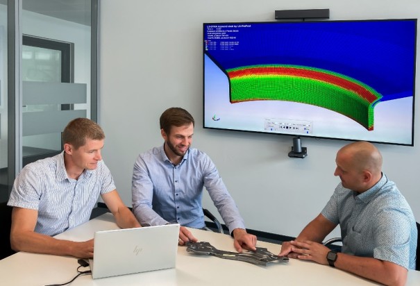 Simulation meets practice: the material data provided was used to simulate the collar pulling process at Brose. The Brose project team: Alexander Kulikov, Development Standards & Digitalization Engineer, Gerald Erdmann, Materials Development & Sustainability Engineer and Thomas Kreissl, Metal Technology & Forming Engineer (from right to left). Simulation meets practice: the material data provided was used to simulate the collar pulling process at Brose. The Brose project team: Alexander Kulikov, Development Standards & Digitalization Engineer, Gerald Erdmann, Materials Development & Sustainability Engineer and Thomas Kreissl, Metal Technology & Forming Engineer (from right to left).