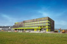 Ein Bibliotheksgebäude in der Schweiz wurde mit dem wetterfesten Baustahl patinax® von thyssenkrupp Steel Europe verkleidet.