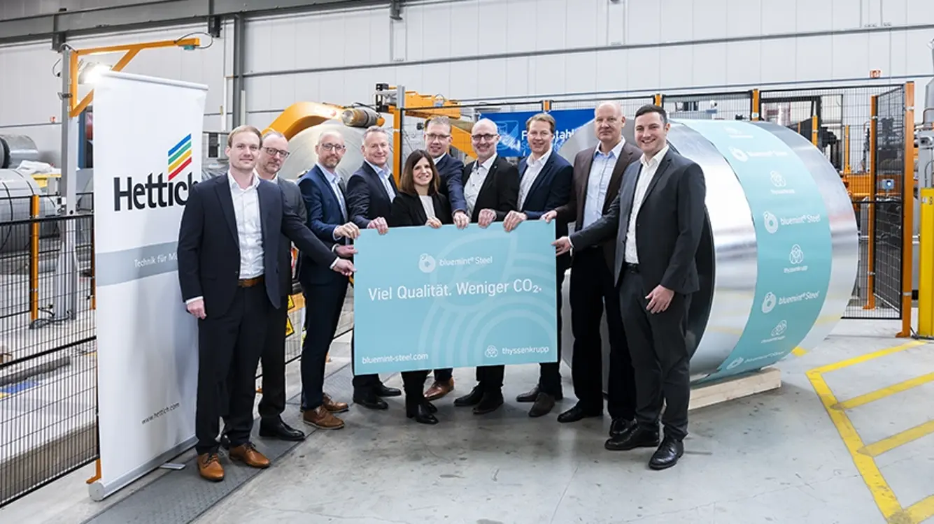 Gruppenfoto Unterzeichnet: Memorandum of Understanding über die Lieferung von CO2-reduziertem Stahl.  Gruppenfoto Unterzeichnet: Memorandum of Understanding über die Lieferung von CO2-reduziertem Stahl.