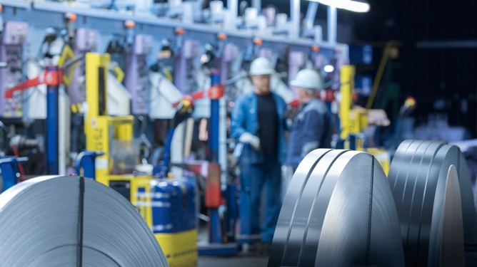 Thanks to its all-around corrosion protection, hot-dip galvanized narrow strip from thyssenkrupp Steel is ideally suited for rolling shutter doors, garage door accessories, as lightning conductor tape or grounding tape, and for strapping bands in the drum industry.