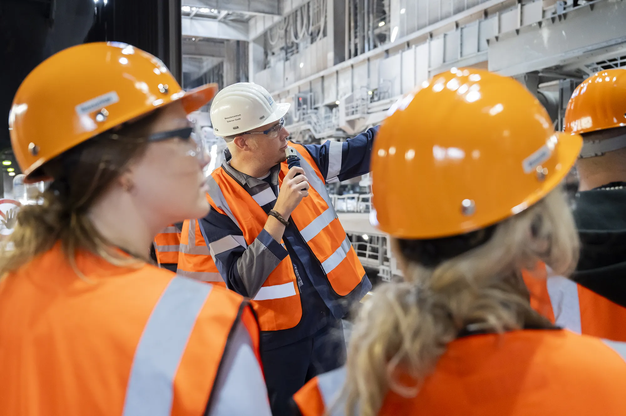 Matthias Eikelmann während einer Werkstour Matthias Eikelmann während einer Werkstour