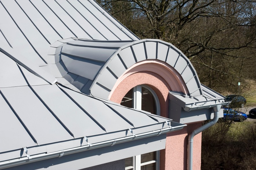 Stylish standing seam roofing made from flat carbon steel Stylish standing seam roofing made from flat carbon steel