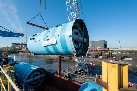 Spektakulärer Schwertransport: Schiffe lieferten 120 Tonnen-Bauteile für größten Hochofen Europas
