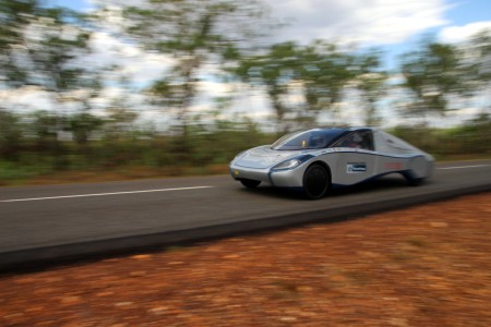 Mit der Sonne durch Australien Die Hochschule Bochum startet mit dem „ThyssenKrupp SunRiser“ bei der Weltmeisterschaft der Sonnenwagen