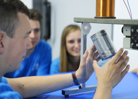 Schüler informieren sich am „Tag der Verpackung“ über die Nachhaltigkeit von Verpackungsstahl