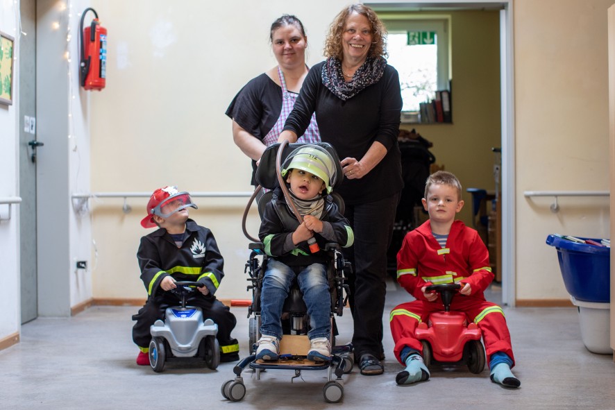 Die Kinder freuen sich mit Die Kinder freuen sich mit