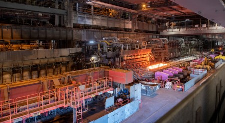 Warmbandwerk von thyssenkrupp Steel am Standort Duisburg. Geplante Investition in einen neuen Hubbalkenofen sorgt für höhere Qualität bei Premiumoberflächen. Warmbandwerk von thyssenkrupp Steel am Standort Duisburg. Geplante Investition in einen neuen Hubbalkenofen sorgt für höhere Qualität bei Premiumoberflächen.