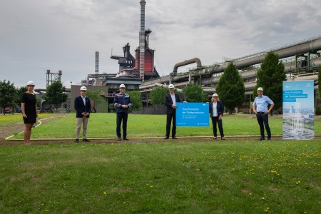 The transformation of the steel industry can only be successful if policymakers and industry pull together: Federal Environment Minister Svenja Schulze invites thyssenkrupp Steel to submit a funding request for a direct reduction plant within the scope of the BMU Funding Program Decarbonization. From left: Dr. Marie Jaroni (Head of “Center of Decarbonization“), Mahmut Özdemir (MdB, SPD), Markus Grolms (CHRO), Bernhard Osburg (Chairman of the Executive Board), Svenja Schulze (Federal Environment Minister), Tekin Nasikkol (Chairman of the General Works Council)  The transformation of the steel industry can only be successful if policymakers and industry pull together: Federal Environment Minister Svenja Schulze invites thyssenkrupp Steel to submit a funding request for a direct reduction plant within the scope of the BMU Funding Program Decarbonization. From left: Dr. Marie Jaroni (Head of “Center of Decarbonization“), Mahmut Özdemir (MdB, SPD), Markus Grolms (CHRO), Bernhard Osburg (Chairman of the Executive Board), Svenja Schulze (Federal Environment Minister), Tekin Nasikkol (Chairman of the General Works Council)