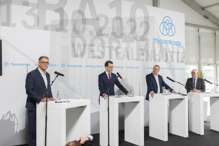 Einweihung FBA 10 von links nach rechts: Oberbürgermeister Thomas Westphal, Ministerpräsident Hendrik Wüst, Bernhard Osburg, Vorstandsvorsitzender thyssenkrupp Steel, Regierungspräsident Heinrich Böckelühr  Einweihung FBA 10 von links nach rechts: Oberbürgermeister Thomas Westphal, Ministerpräsident Hendrik Wüst, Bernhard Osburg, Vorstandsvorsitzender thyssenkrupp Steel, Regierungspräsident Heinrich Böckelühr