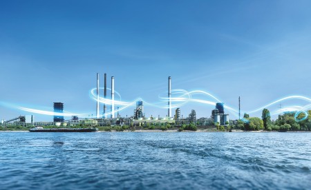 thyssenkrupp is accelerating the green transformation: Executive Board of thyssenkrupp AG releases capital resources for construction of Germany's largest direct reduction plant for low-CO2 steel at the Duisburg site. Investments of more than two billion euros – subject to public funding – planned.