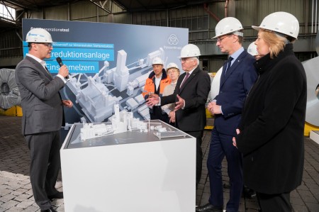 Bei einer Werkstour bei thyssenkrupp Steel informierte sich der Bundespräsident Frank-Walter Steinmeier über die Transformation hin zur klimaneutralen Stahlproduktion und die Zukunft des „grünen Stahls“. Links: Bernhard Osburg, CEO thyssenkrupp Steel Rechts: Tekin Nasikkol: thyssenkrupp Steel Gesamtbetriebsratsvorsitzender; Martina Merz, CEO thyssenkrupp AG, Bundespräsident Frank-Walter Steinmeier, Ministerpräsident Hendrik Wüst und Bärbel Bas, Präsidentin des Deutschen Bundestages  Bei einer Werkstour bei thyssenkrupp Steel informierte sich der Bundespräsident Frank-Walter Steinmeier über die Transformation hin zur klimaneutralen Stahlproduktion und die Zukunft des „grünen Stahls“. Links: Bernhard Osburg, CEO thyssenkrupp Steel Rechts: Tekin Nasikkol: thyssenkrupp Steel Gesamtbetriebsratsvorsitzender; Martina Merz, CEO thyssenkrupp AG, Bundespräsident Frank-Walter Steinmeier, Ministerpräsident Hendrik Wüst und Bärbel Bas, Präsidentin des Deutschen Bundestages