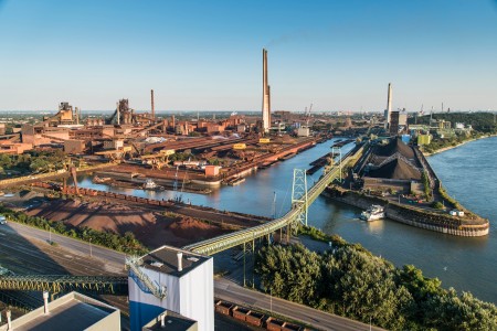 Bündelung der Logistikkompetenzen an der Rheinschiene: thyssenkrupp Steel und duisport formen ein Joint Venture. Die Partnerschaft soll in der thyssenkrupp Steel Logistics GmbH voraussichtlich im zweiten Geschäftsjahresquartal 2023/24 operativ starten.