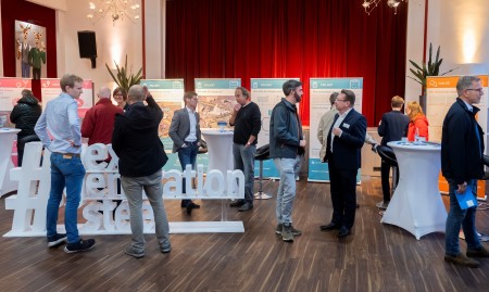 Zahlreiche Nachbarn und interessierte Bürger besuchten den Dialogmarkt von thyssenkrupp Steel zum Bau der ersten Direktreduktionsanlage am Standort Duisburg.