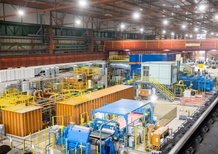 Das neue Doppelreversiergerüst (DRG) von thyssenkrupp Steel in Bochum kann vor allem leistungsfähigere Stähle für die Elektromobilität sowie weitere höherfeste Güten produzieren.