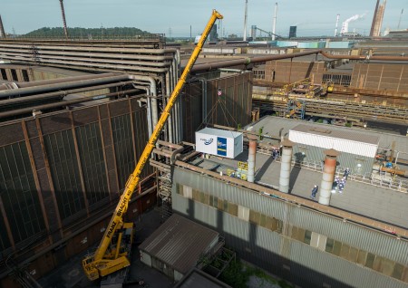 A new micro steam turbine was installed today at thyssenkrupp Steel on the roof of the Hamborn heating plant. Its innovative technology uses steam generated during steel production to convert it into electrical energy. A new micro steam turbine was installed today at thyssenkrupp Steel on the roof of the Hamborn heating plant. Its innovative technology uses steam generated during steel production to convert it into electrical energy.