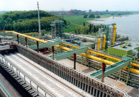Am 22. April wird an der Kokerei Schwelgern von thyssenkrupp Steel die zentrale Koksgasleitung an die Mischgasstation des neuen Warmbandwerkes 4 geschlossen. Während der Maßnahme wird das Koksofengas über die Hochfackel abgefackelt.