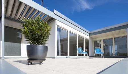 Der Hoesch-Stahlbungalow des Typs L141 aus dem Verbundwerkstoff Platal ist nun Teil des Dortmunder Hoesch-Museums