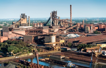 Blast furnaces 2 (left) and 1 at the Duisburg-Schwelgern site. The planned partial relining will safeguard the availability of Blast Furnace 2 and maintain hot metal production at the site.