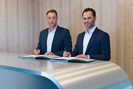thyssenkrupp Rasselstein und VSB Integrated Energy Solutions schließen On-site Power Purchase Agreement. Dr. Thorsten Krenke, CTO der thyssenkrupp Rasselstein GmbH; Frederic Wagner, Geschäftsführer der VSB Integrated Energy Solutions GmbH (v.l.n.r.).