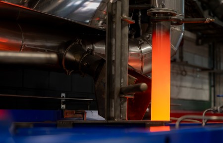 Inside the blast furnace laboratory at thyssenkrupp Steel: In the retorts, pellets and lump ore are first heated under nitrogen and then tested under reducing gas – an important step before future examinations under hydrogen rich conditions take place in the new laboratory.