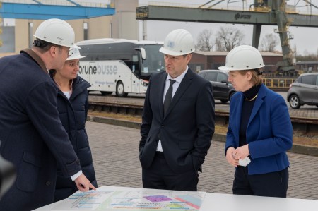 Auf dem zukünftigen Baufeld der ersten Direktreduktionsanlage von thyssenkrupp Steel.  Auf dem zukünftigen Baufeld der ersten Direktreduktionsanlage von thyssenkrupp Steel.