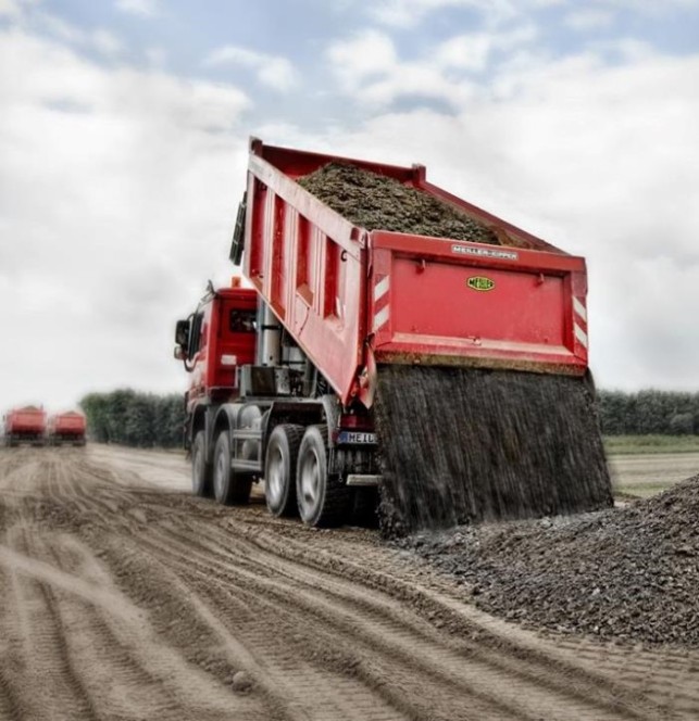 Dump truck with trough made of perdur® Dump truck with trough made of perdur®