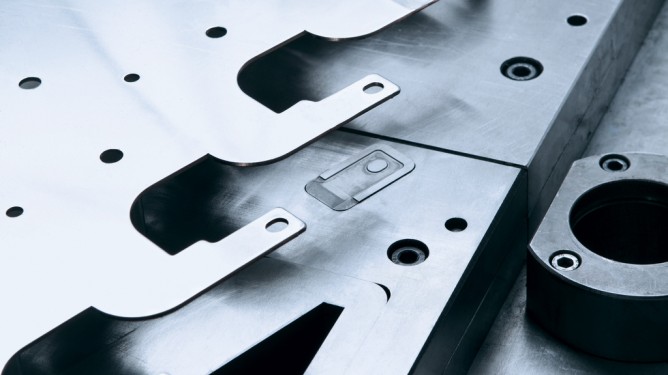 Schmelztauchveredeltes Feinblech Z von thyssenkrupp Steel für Stanzteile. Schmelztauchveredeltes Feinblech Z von thyssenkrupp Steel für Stanzteile.