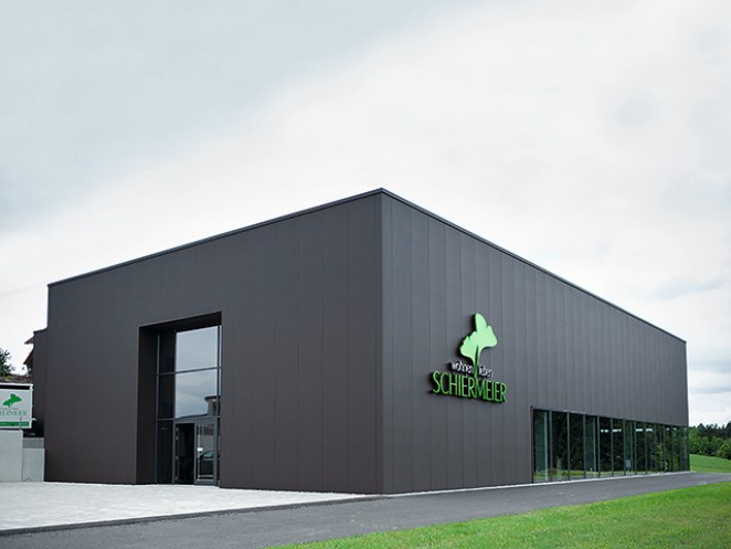 The facade of the headquarter of 'Schiermeier wohnen und leben' in Hutthurm, Germayn, was made with pladur® Relief Icecrystal.  The facade of the headquarter of 'Schiermeier wohnen und leben' in Hutthurm, Germayn, was made with pladur® Relief Icecrystal.