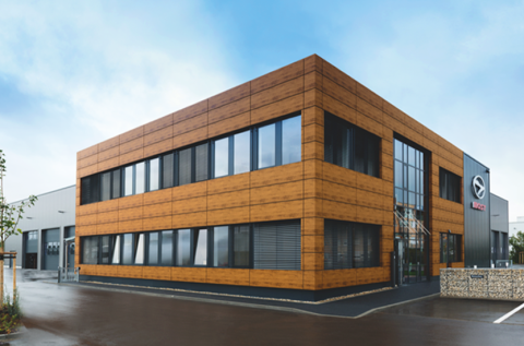 The pladur® Relief Wood facade with an emotive and close-to-nature look.