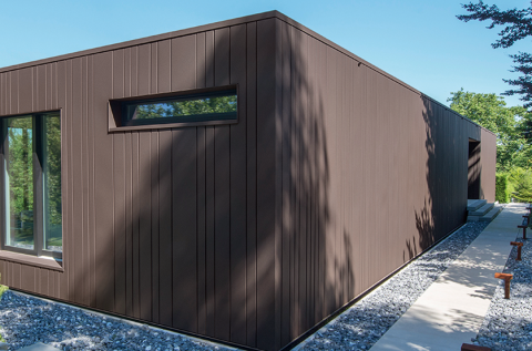 The private home in Frauenfeld, Switzerland, is the first with a steel facade made of pladur® Wrinkle. The private home in Frauenfeld, Switzerland, is the first with a steel facade made of pladur® Wrinkle.