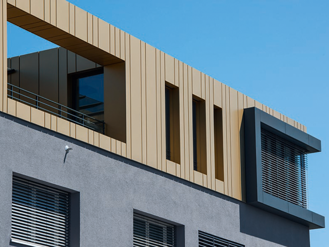 The steel panels made of reflections Pearl frem thyssenkrupp Steel lend the added story of the headquarters of the Goldmann Group, Bielefeld/Germany, a golden shine. The steel panels made of reflections Pearl frem thyssenkrupp Steel lend the added story of the headquarters of the Goldmann Group, Bielefeld/Germany, a golden shine.