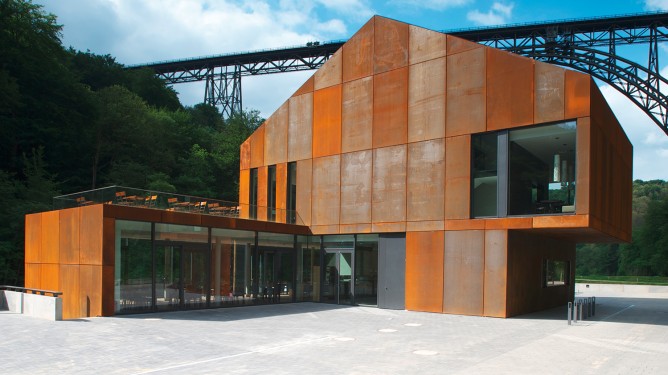 Weathering steel patinax in use: Haus Münstgen, Solingen, Germany Weathering steel patinax in use: Haus Münstgen, Solingen, Germany