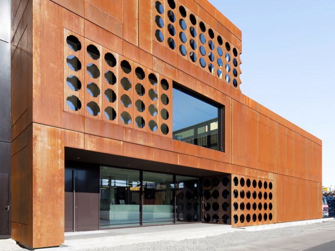 Raw materials trading Georg Lech in Schweinfurt – steel façades made of patinax. Raw materials trading Georg Lech in Schweinfurt – steel façades made of patinax.