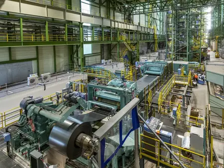 Feuerbeschichtungsanlage 10 mit Blick von oben auf den Haspel