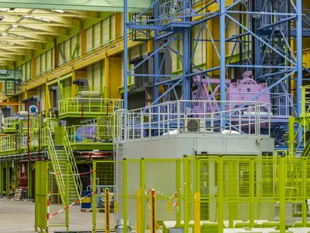 Veredelungsanlage 13 von der Seite