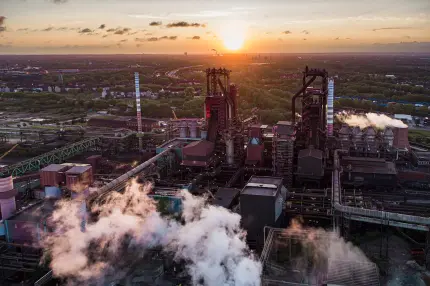 Sonnenuntergang über Hochöfen