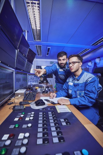 Two apprentices at thyssenkrupp Rasselstein at the computer Two apprentices at thyssenkrupp Rasselstein at the computer
