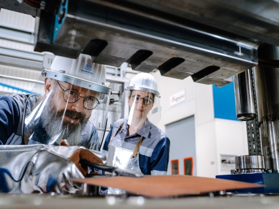 thyssenkrupp Steel Europe - Partner der Warmumformung: Unser Know-how für Ihre Prozesse thyssenkrupp Steel Europe - Partner der Warmumformung: Unser Know-how für Ihre Prozesse