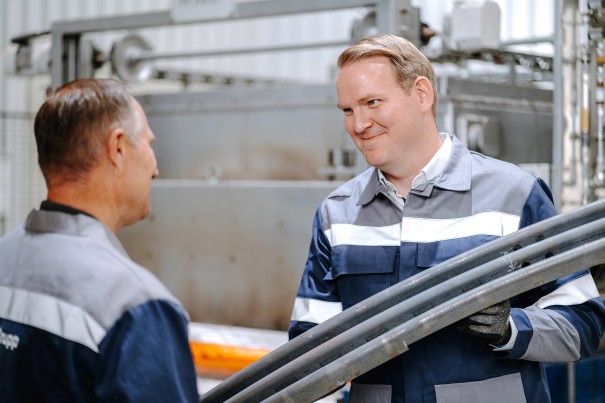 2 people with B-pillar