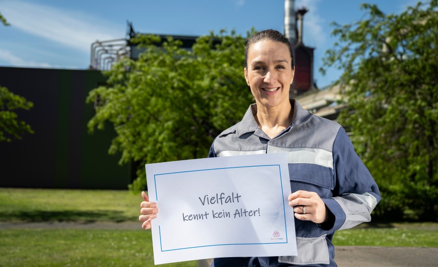 Carolin Eitner holds a sign that reads “Diversity knows no age!”