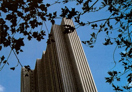 Rundum mit Hightech eingekleidet: das Hotel Sheraton in Paris